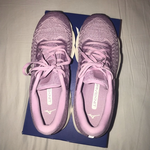 Mizuno Women’s Wave Inspire 16, Size 10 - Picture 2 of 6
